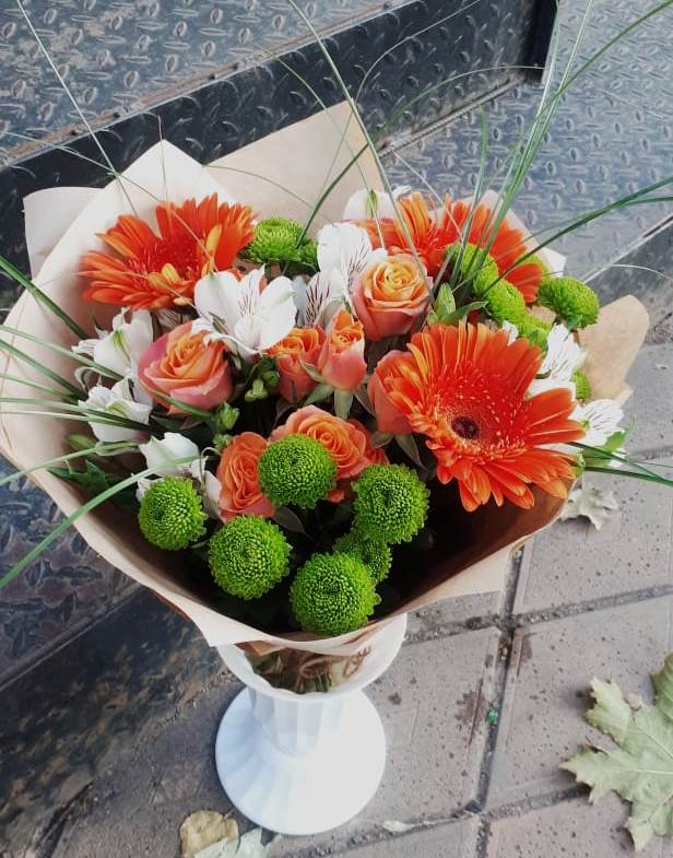 Букет цветов из: Герберы, Хризантемы, Альстромерии и Розы в Малиновский