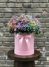 Цветочная композиция из Гипсофила и Розы в шляпной коробке в Малиновский