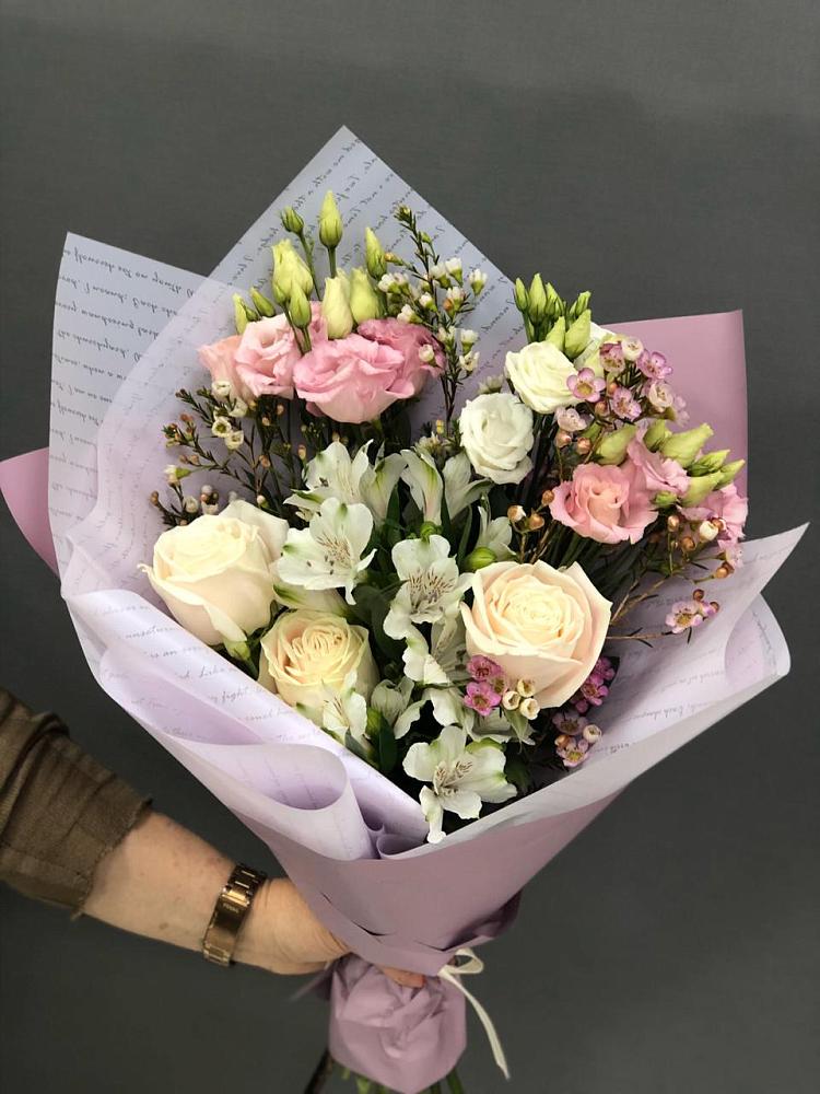 Букет цветов из: Альстромерии, Розы и Лизиантусы в Малиновский