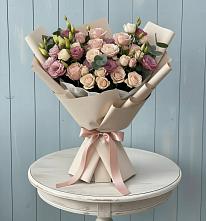 Букет цветов из:  Розы и Лизиантусы в Малиновский