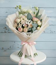 Букет цветов из:  Розы и Лизиантусы в Малиновский