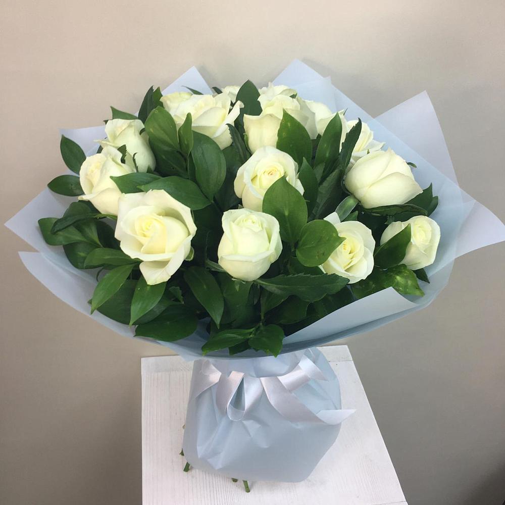 Букет 15 Белых роз Проуд в Малиновский
