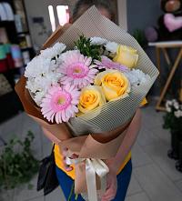 Букет цветов из:  Герберы, Розы и Хризантемы в Малиновский