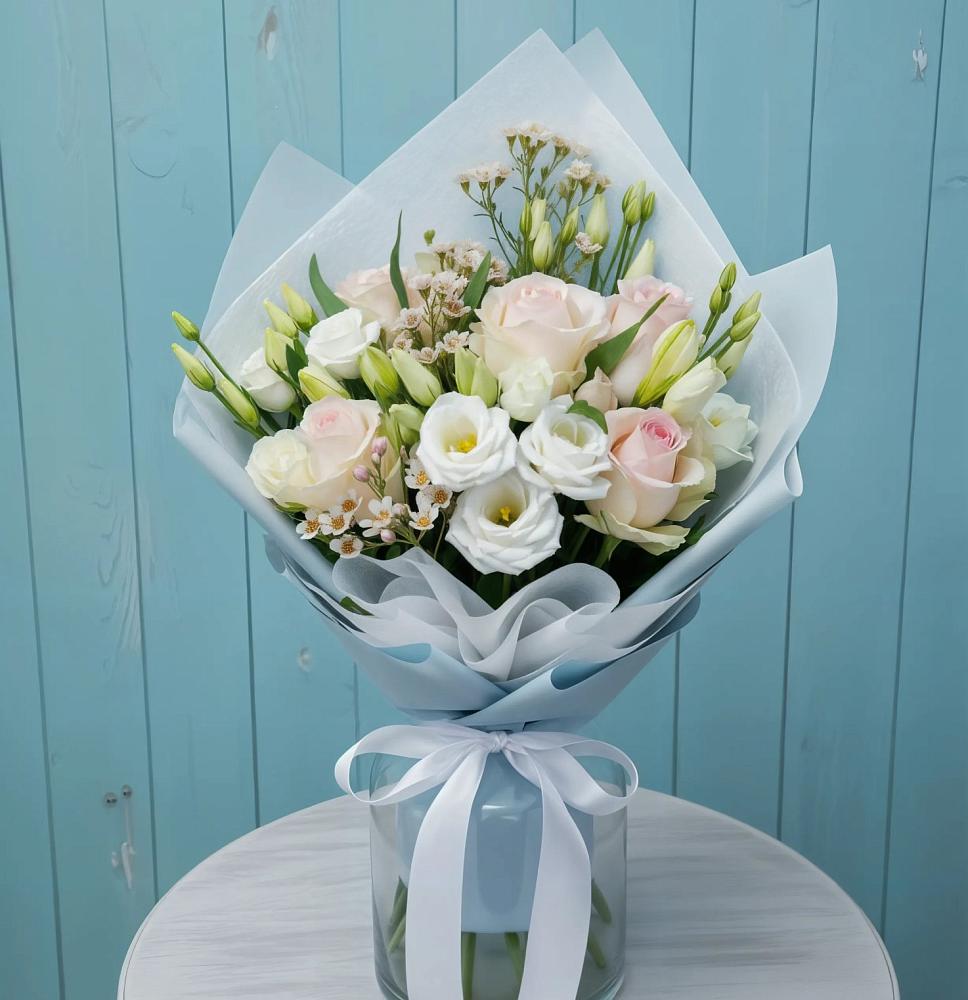 Букет цветов из: Розы и Лизиантусы в Малиновский