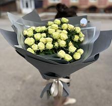 Букет Белые кустовые розы Солинеро в Малиновский