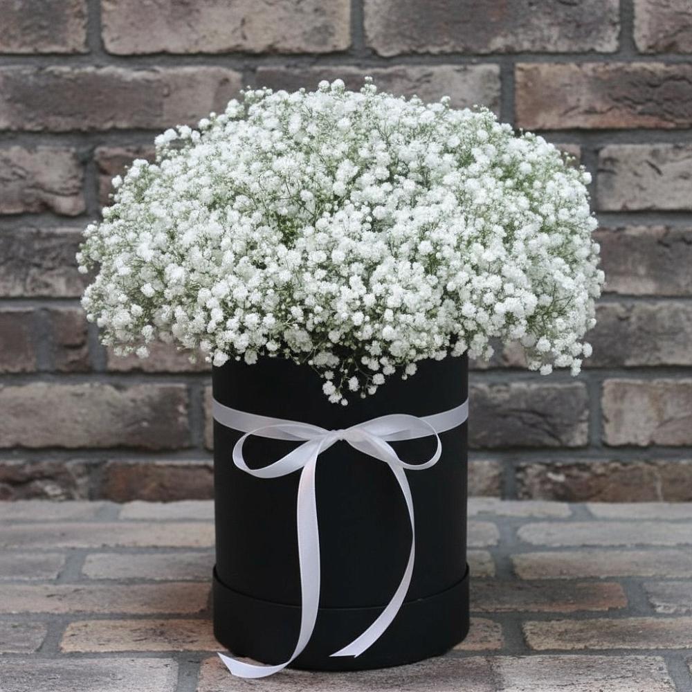 Цветочная композиция из Гипсофила в шляпной коробке в Малиновский