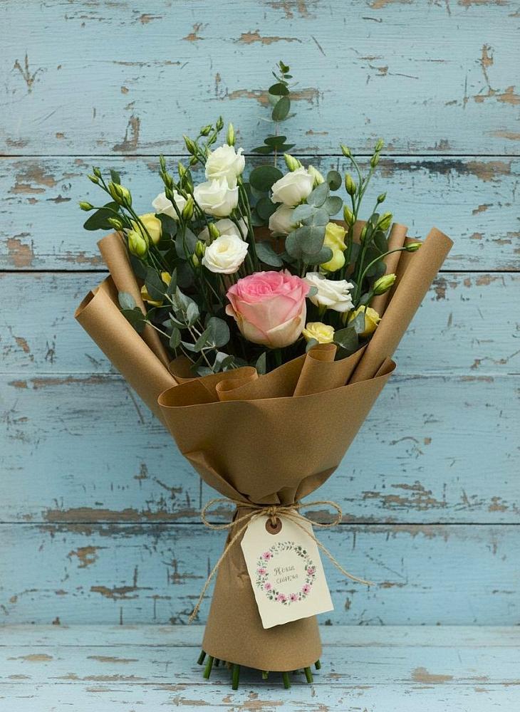 Букет цветов из: Розы и Лизиантусы в Малиновский