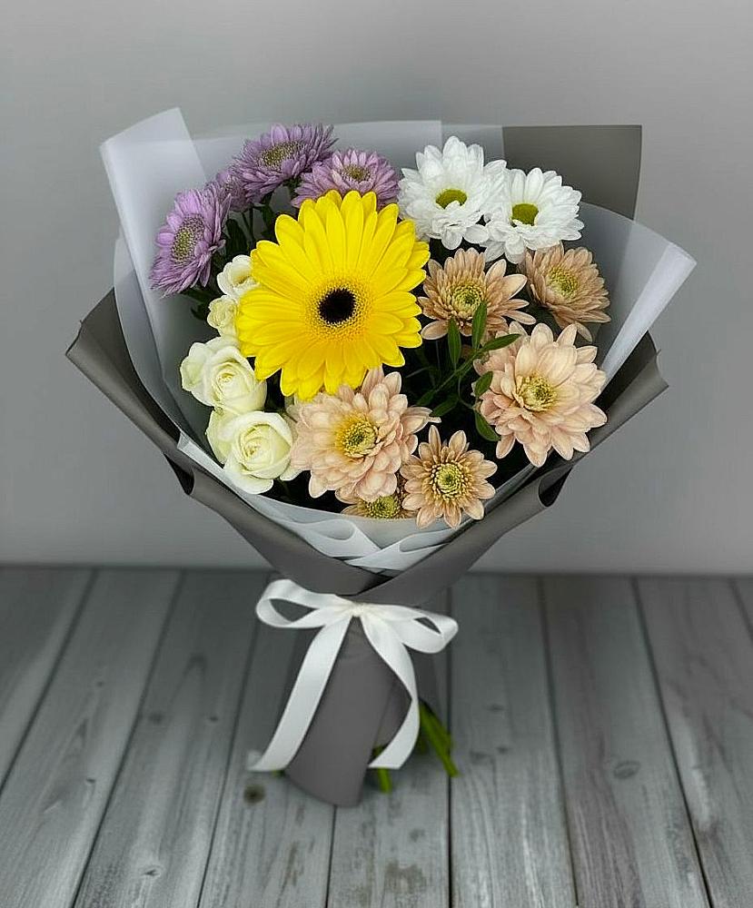 Букет цветов из: Розы, Герберы и Хризантемы в Малиновский