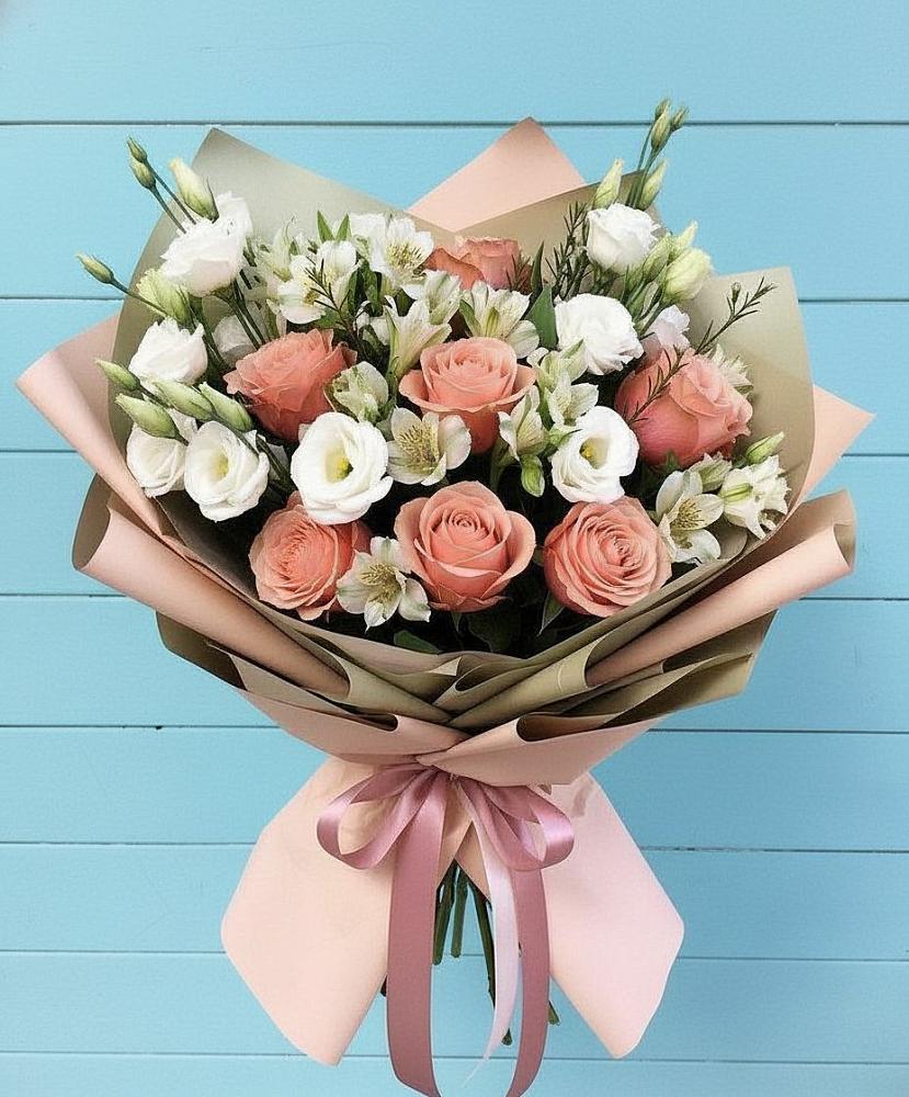 Букет цветов из: Розы, Альстромерии и Лизиантусы в Малиновский