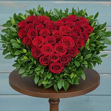 Цветочная композиция из Розы в виде сердца в Малиновский