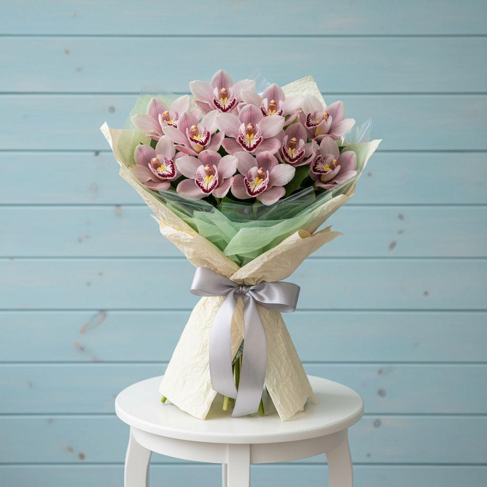 Букет цветов из: Орхидеи и Розы в Малиновский