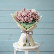 Букет цветов из:  Орхидеи и Розы в Малиновский