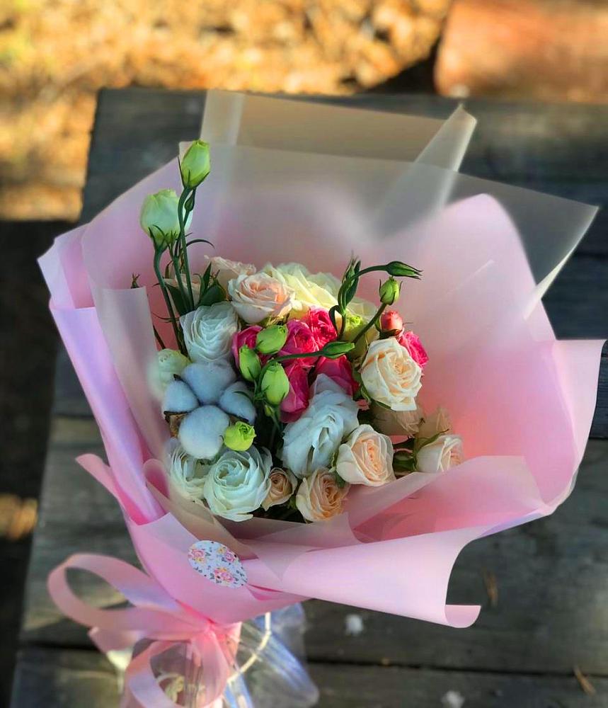 Букет цветов из: Розы и Лизиантусы в Малиновский