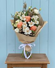 Букет цветов из:  Альстромерии, Лизиантусы, Розы и Хризантемы в Малиновский