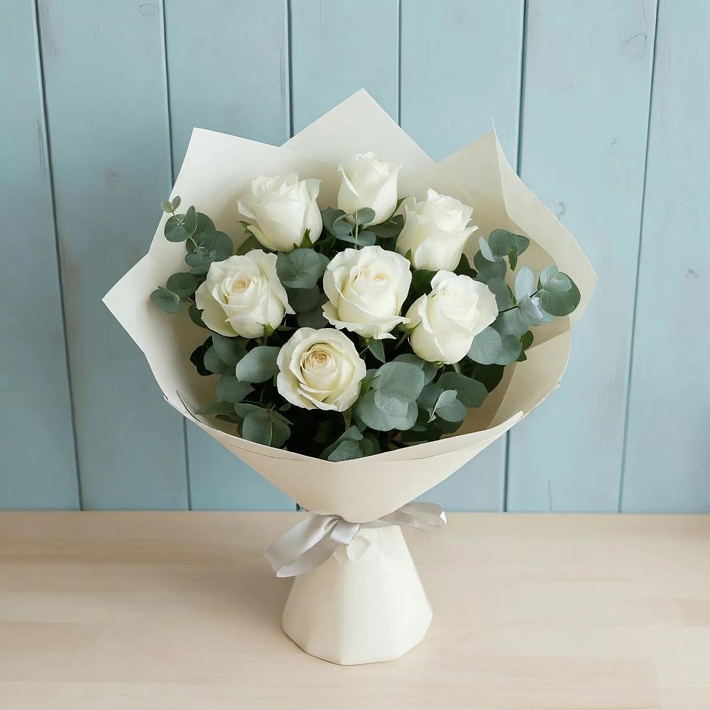 Букет Белые розы в Эвкалипте в Малиновский