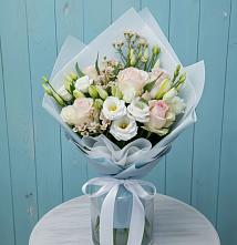 Букет цветов из:  Розы и Лизиантусы в Малиновский
