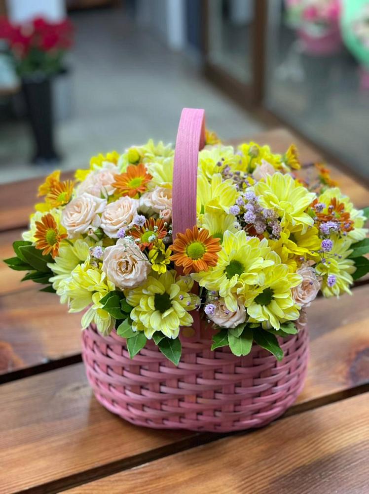Цветочная композиция из Хризантемы и Розы в корзине в Малиновский