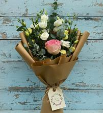 Букет цветов из:  Розы и Лизиантусы в Малиновский