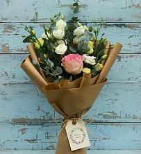 Букет цветов из:  Розы и Лизиантусы в Малиновский