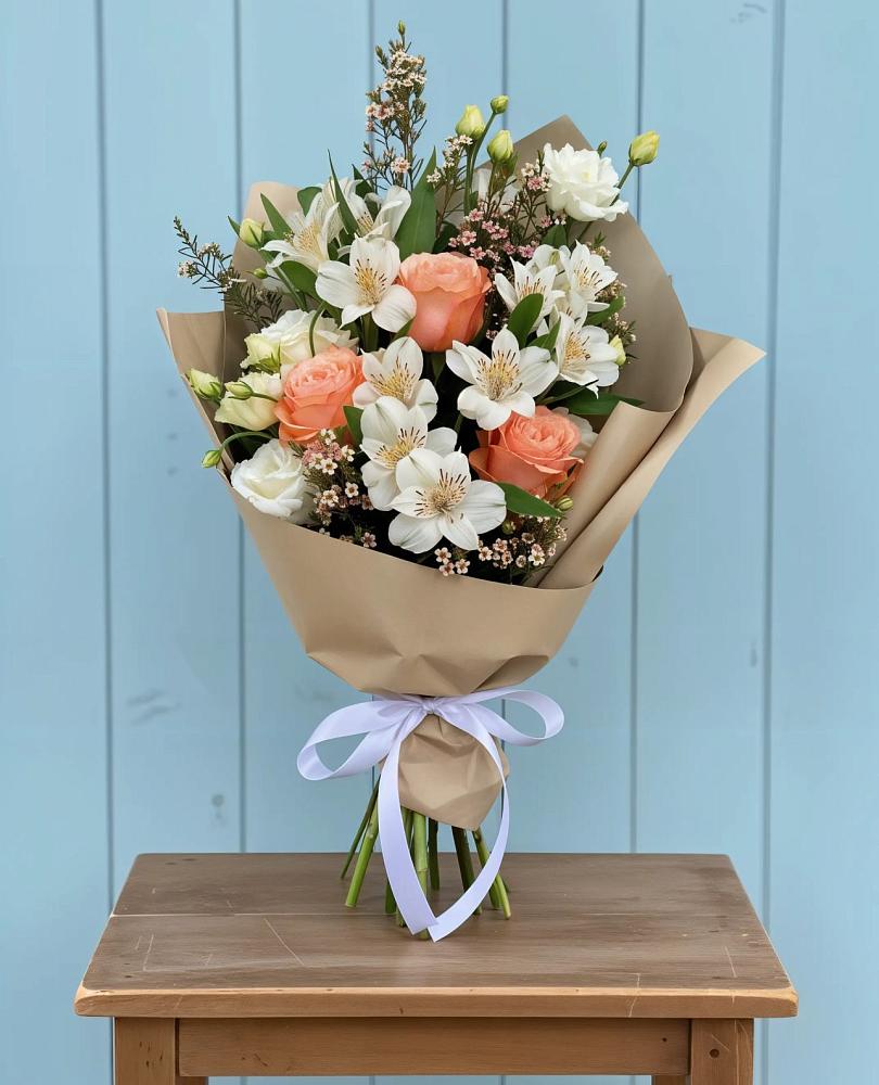 Букет цветов из: Альстромерии, Лизиантусы, Розы и Хризантемы в Малиновский