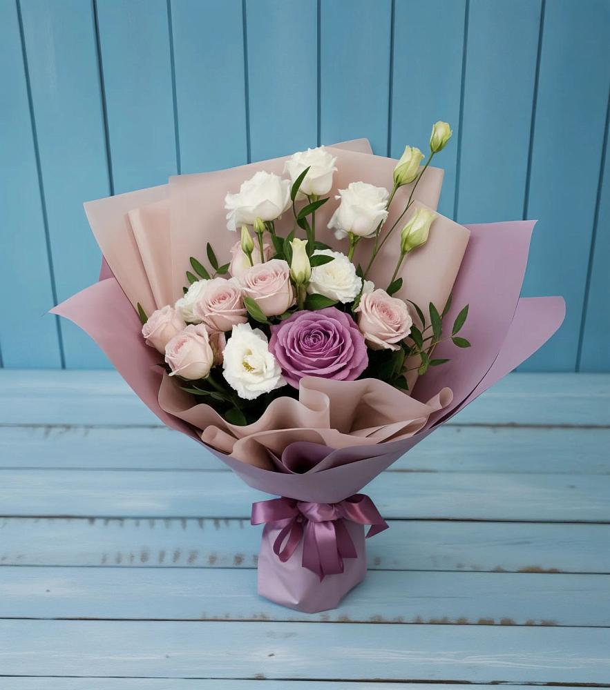 Букет цветов из: Розы и Лизиантусы в Малиновский